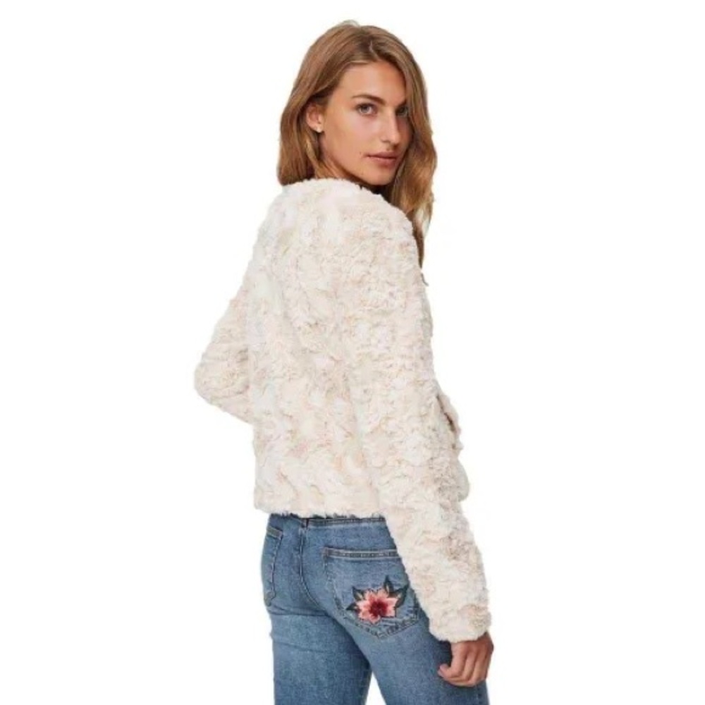 Vero Moda Curl Faux Fur Short Jacket Size Large Like New - Picture 2 of 9